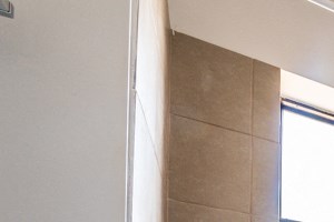 330 N Pine Apartments Chicago Bathroom